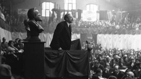 Front populaire : le choix du réarmement a freiné ses ambitions sociales | Journal des Activités Sociales de l'énergie | Discours de Léon Blum au Congrès socialiste 1932