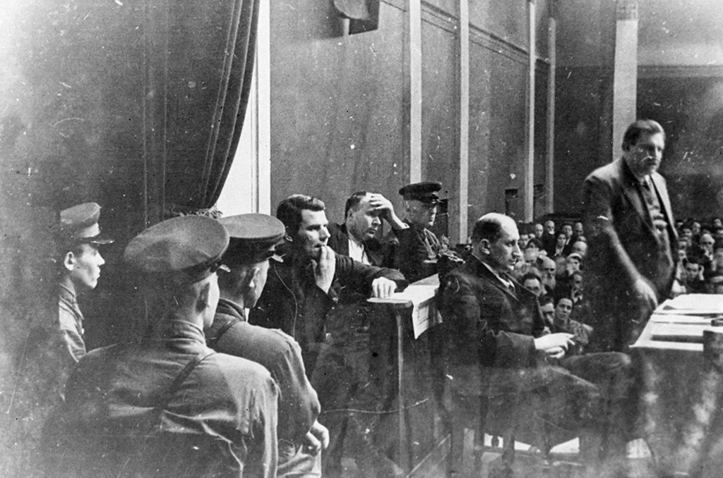 Les procès de Moscou sont une série de procès organisés par Joseph Staline entre août 1936 et mars 1938, pour éliminer ses anciens rivaux politiques en Union soviétique.