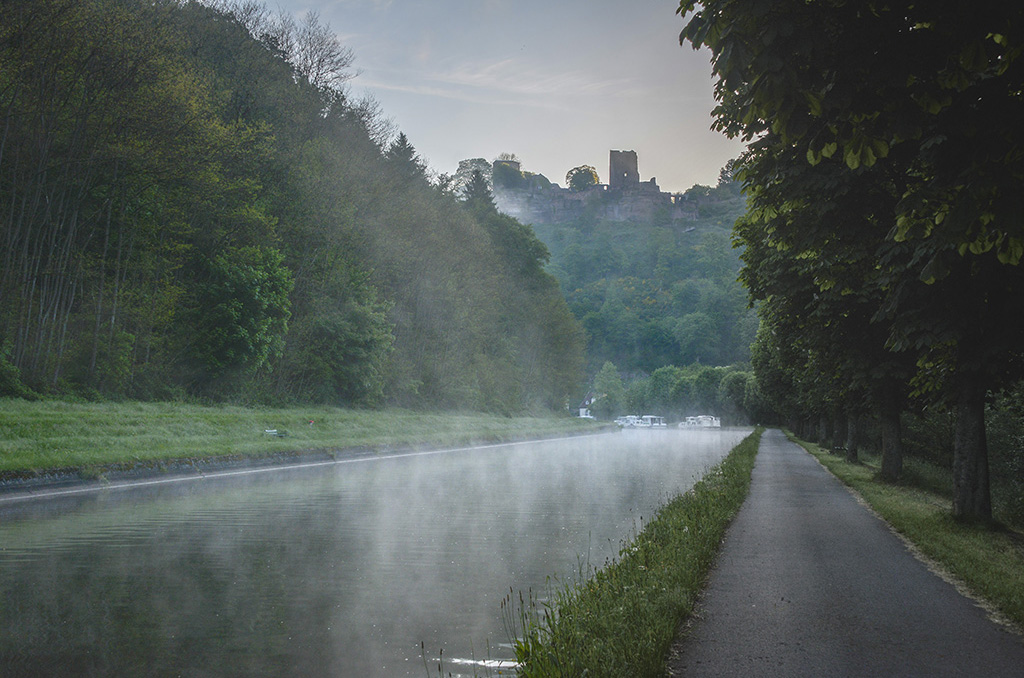 Une balade bucolique, entre Lorraine et Alsace, à bord d’une pénichette. Larguez les amarres et partez à l’aventure sur le canal de la Marne au Rhin !