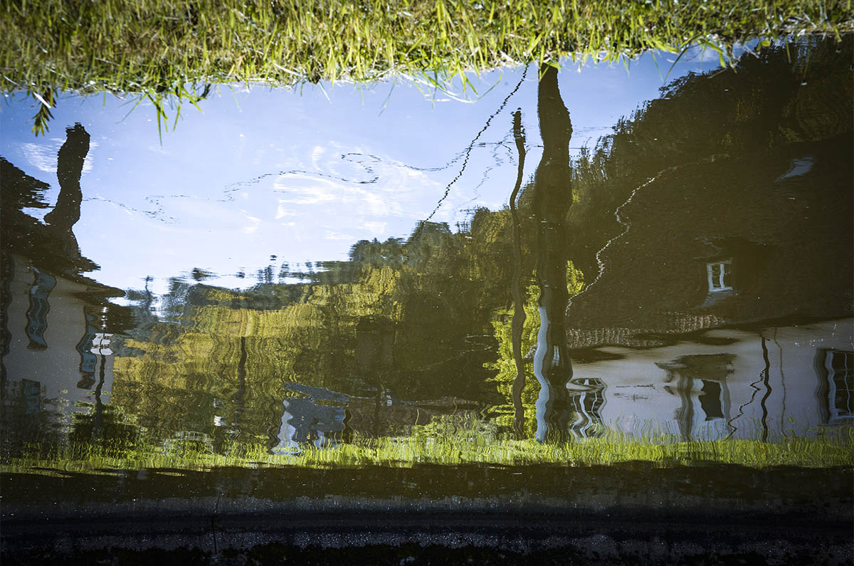 [En images] Sur le canal, de la Marne au Rhin | 22593 Effet graphique Maison refletee dans leau | Journal des Activités Sociales de l'énergie