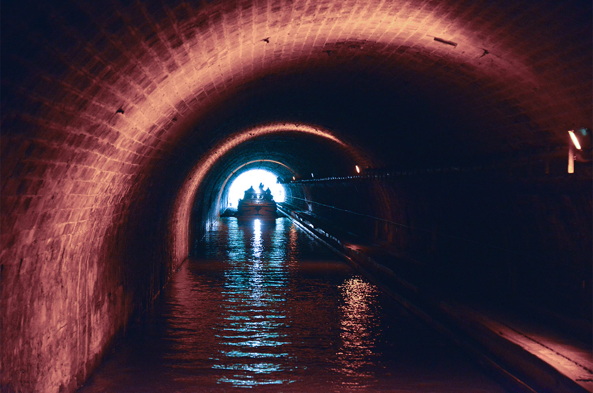 [En images] Sur le canal, de la Marne au Rhin | Journal des Activités Sociales de l'énergie | 22813 Passage du souterrain de Niderviller