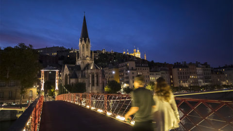 Enjambant la Saône, la passerelle Saint-Georges dans le quartier du Vieux Lyon. ©Eric Raz/CCAS