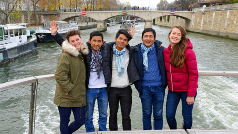 L’invitation au voyage : trois jeunes Khmers à Paris | 40828 Festival des Solidarites rencontre avec 3 jeunes Khmers SLVIE Montreuil | Journal des Activités Sociales de l'énergie