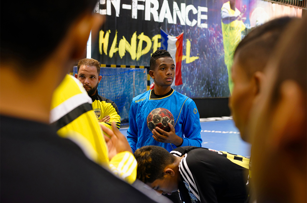"Mon rêve : jouer en équipe de France !" | Journal des Activités Sociales de l'énergie | 37514 Tournoi international de handball a Tremblay en France