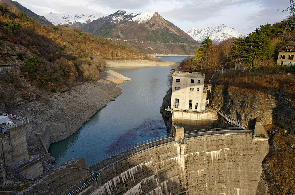 Barrages sous protection citoyenne | Journal des Activités Sociales de l'énergie | 48099 Le barrage du Sautet