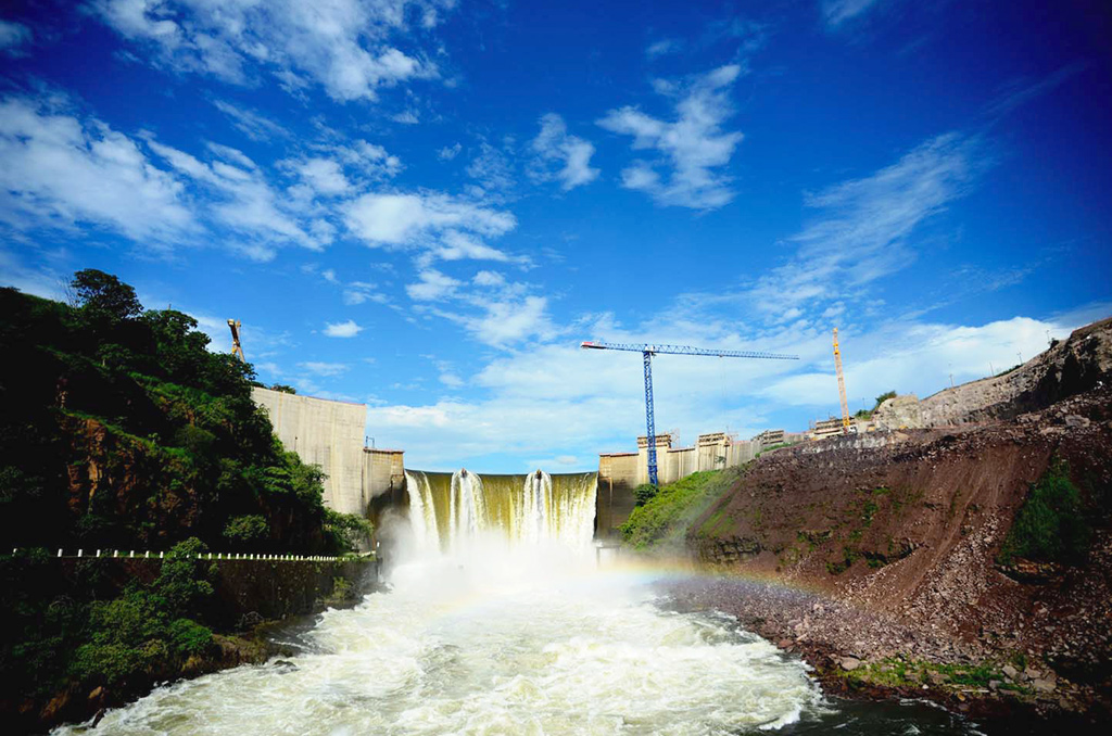 En Afrique, l’électrification reste une idée neuve | Journal des Activités Sociales de l'énergie | 51333 Cambambe Hydroelectric Facility Angola