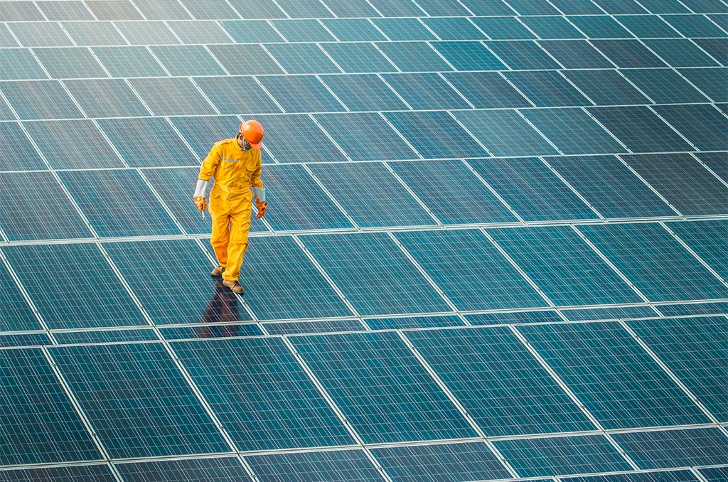 Énergies renouvelables : quel bilan social en France ? | Journal des Activités Sociales de l'énergie | 64214 Maintenance centrale photovoltaique