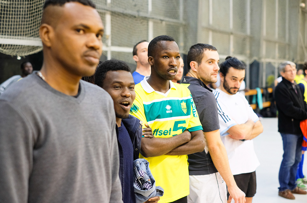 Un week-end solidaire avec les migrants de Saint-Brevin | Journal des Activités Sociales de l'énergie | 65205 Futsal Migrants Agents a Nantes