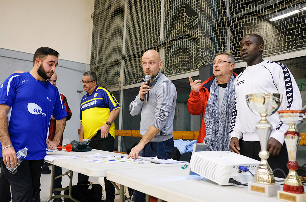 Un week-end solidaire avec les migrants de Saint-Brevin | Journal des Activités Sociales de l'énergie | 65221 Futsal Migrants Agents a Nantes