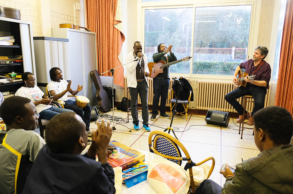 Un week-end solidaire avec les migrants de Saint-Brevin | Journal des Activités Sociales de l'énergie | 65284 Journee dechanges avec les migrants Saint Brevin