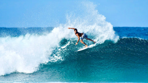 Jérémy Florès, champion du monde de surf : "Je m’inquiète pour la nature" | Journal des Activités Sociales de l'énergie | 73953 Jeremy Flores champion de surf