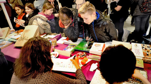 À Montreuil et à Rouen, le livre en fête | Journal des Activités Sociales de l'énergie | 41120 Visite du Salon du Livre Jeunesse de Montreuil 2017 CMCAS Languedoc