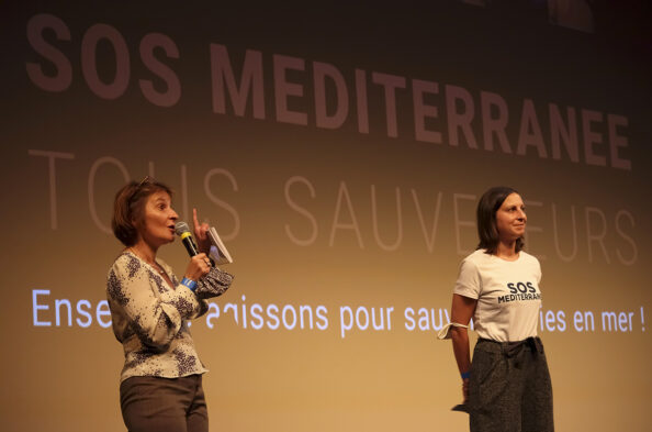 [En images] SOS Méditerranée : "Ce dont on ne témoigne pas est invisible" | Journal des Activités Sociales de l'énergie | 96939 SOS Mediterranee soiree Tous sauveteurs a Marseille