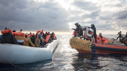 SOS Méditerranée réclame une flotte européenne pour sauver les exilés | 99928 SOS Mediterranee sauvetage en mer | Journal des Activités Sociales de l'énergie