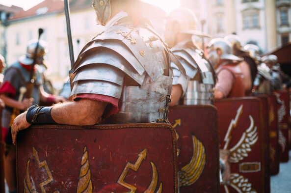 Auguste romanité : voyage autour de Nîmes et Arles | 97431 Legionnaires romains | Journal des Activités Sociales de l'énergie