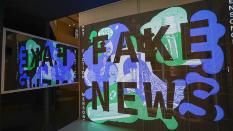 Lutte contre la désinformation : et si l’art pouvait aider ? | Journal des Activités Sociales de l'énergie | 108996 Vue de lexposition Fake News a la Fondation EDF