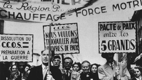 1951 : quand le gouvernement envoyait la police dissoudre le CCOS | 16910 Rassemblement d agents parisiens lors de la dissolution du CCOS en 1951 1 | Journal des Activités Sociales de l'énergie