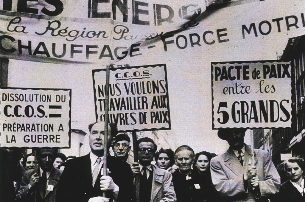 1951 : quand le gouvernement envoyait la police dissoudre le CCOS | Journal des Activités Sociales de l'énergie | 16910 Rassemblement d agents parisiens lors de la dissolution du CCOS en 1951