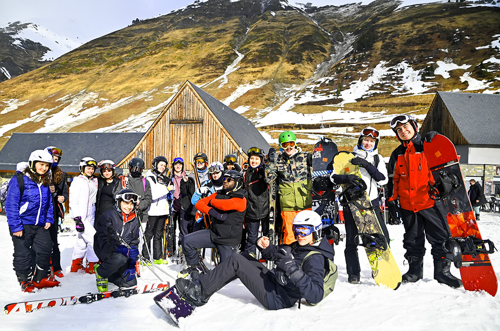 Sports d’hiver : immersion avec les ados en colo neige à Gèdre | Journal des Activités Sociales de l'énergie | 116114 Colo 15 17 ski Gedre Hiver 2022