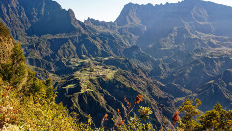 L’âme de La Réunion | Journal des Activités Sociales de l'énergie | 117415 JAS 407 carnet de voyage. Paysage de la Reunion Montagne 1