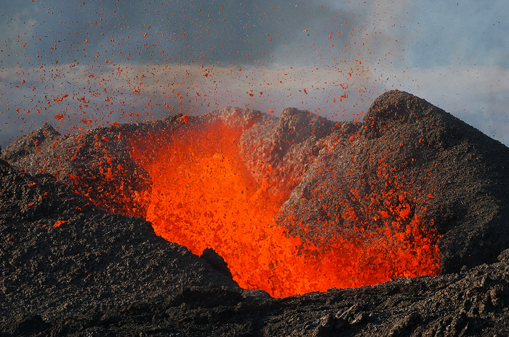 L’âme de La Réunion | Journal des Activités Sociales de l'énergie | 117416 JAS 407 carnet de voyage. Eruption volcano Piton de la Fournaise La Reunion
