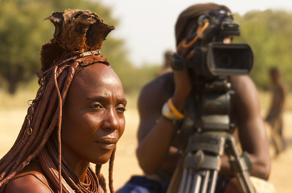 Ciné-débat : quand les Himbas passent derrière la caméra | Journal des Activités Sociales de l'énergie | 120593 JEL Les Himbas