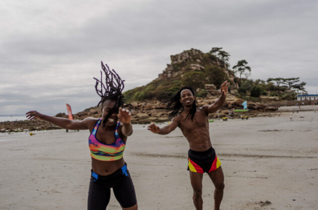Trébeurden : danse africaine et partage culturel au menu des vacances | Journal des Activités Sociales de l'énergie | 123659 Residence dartistes Trebeurden ete 2022 danseurs