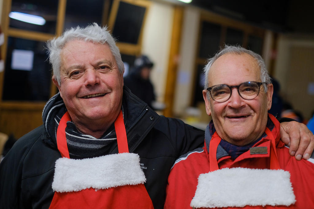 Bénévoles du Village de Noël de la CMCAS Loire-Atlantique Vendée, les 17 et 18 décembre 2022 à Basse-Goulaine, près de Nantes.
