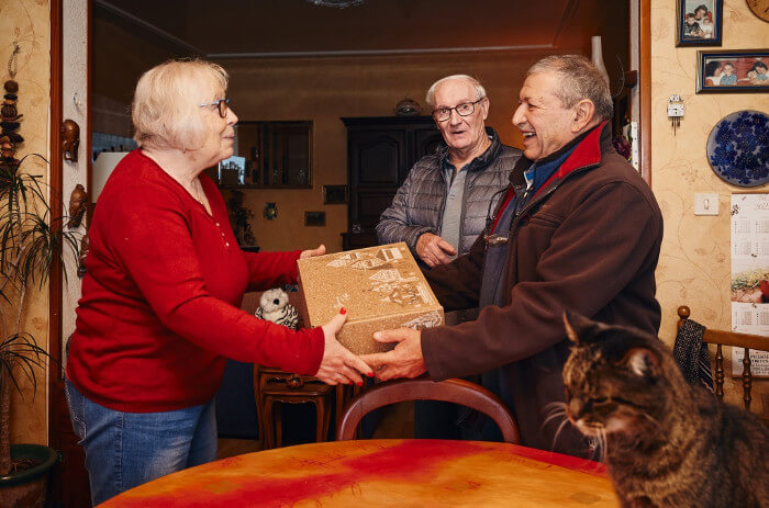 Bénévoles du réseau solidaire de la CMCAS Limoges lors de la remise des colis de Noël 2022