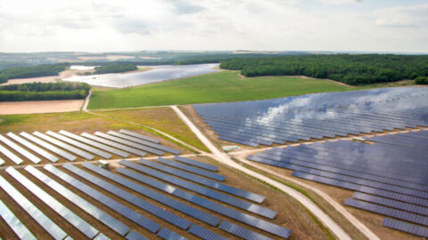 Vues aériennes de la centrale photovoltaïque de Massangis (Yonne)