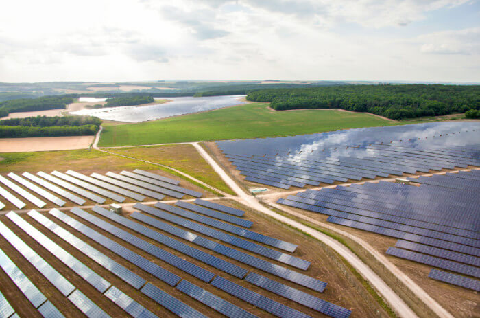 Vues aériennes de la centrale photovoltaïque de Massangis (Yonne)