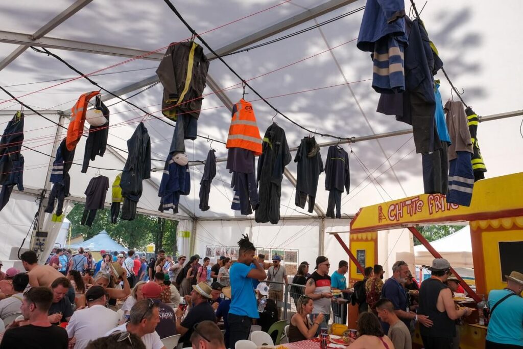Soulac 1985 : le 1<sup>er</sup> festival inventé par la jeunesse des IEG | Journal des Activités Sociales de l'énergie Salle des pendus, hommage aux mineurs des Hauts de France