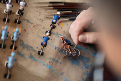 Maquette de cycliste réalisée par Patrick Bardet, bénéficiaire de la CMCAS Limoges et passionné du Tour de France.