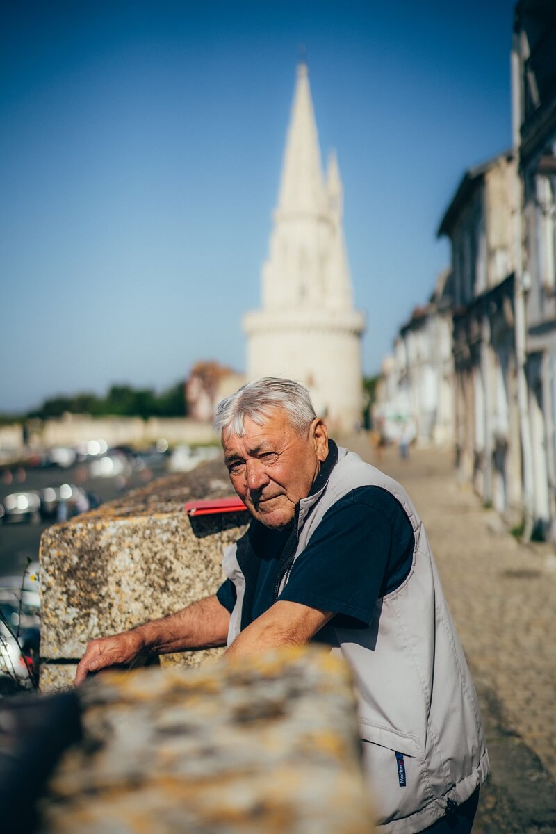 André Birrier, de la CMCAS de La Rochelle. Guide touristique.Carnet de voyage à La Rochelle, CCAS 2023.