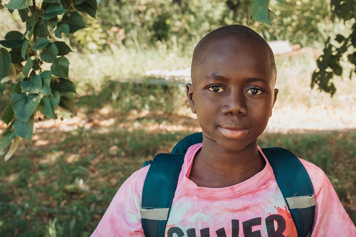 Ibrahim, 13 ans, jeune malien en colo à Savines comme 14 autres enfants de travailleurs d'Énergie du Mali (EDM SA). Festival Partir en livre au village vacances CCAS de Savines-le-Lac (Hautes-Alpes), le 3 août 2023.