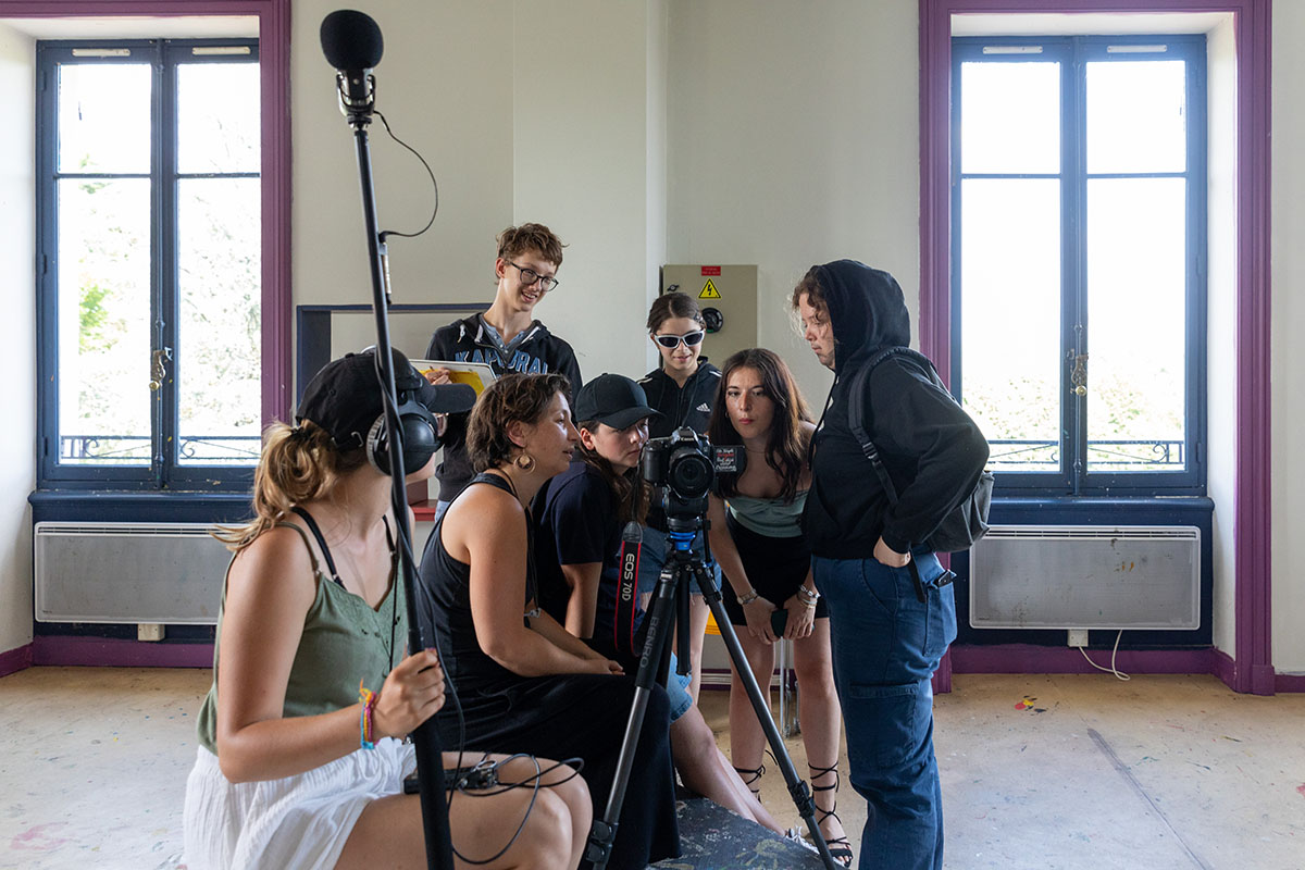 Atelier photo et vidéo avec les 15-17 ans en colo à La Durie, juillet 2023.
