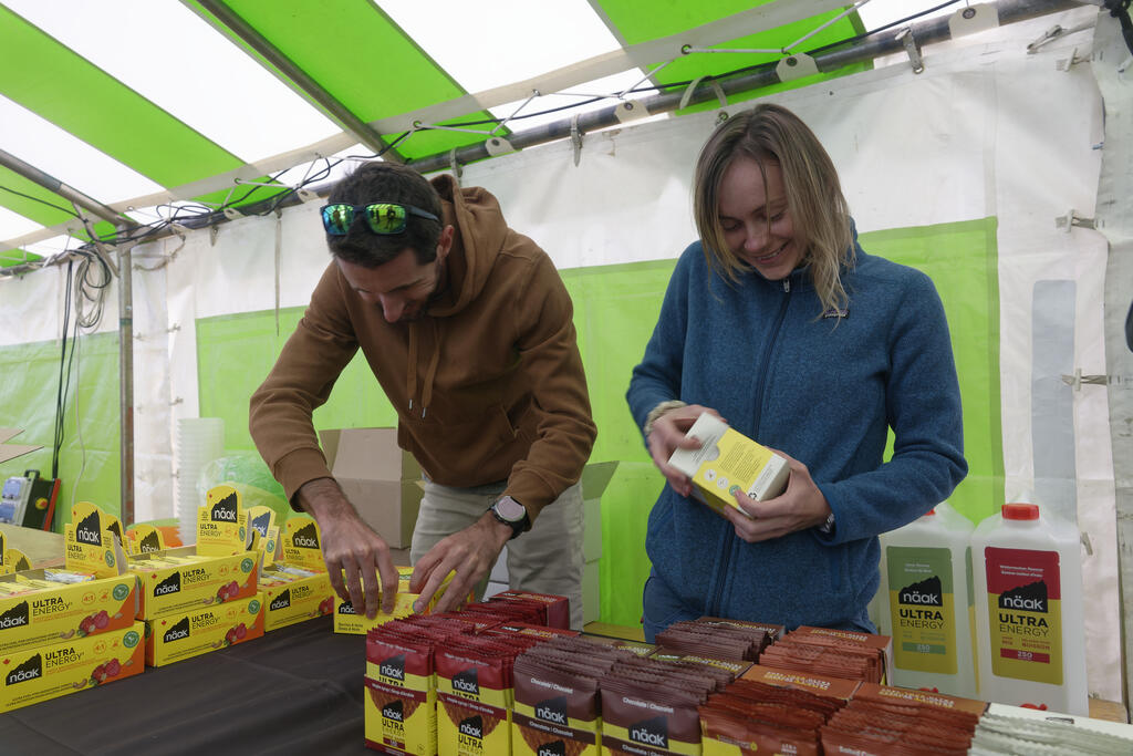 Préparation du site par les équipes de la CCAS et les bénévoles de la CMCAS Pays de Savoie, UTMB 2023.