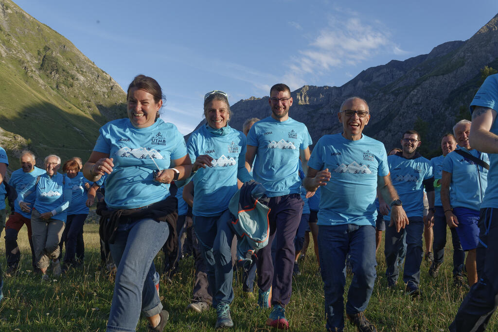 Bénévoles de l'UTMB 2023, chargés du ravitaillement de la course en partenariat avec la CCAS et la CMCAS Pays de Savoie.