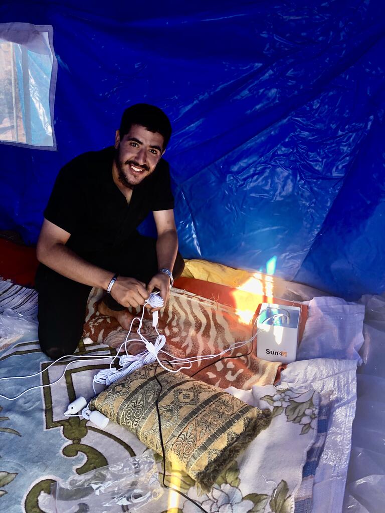 Mohammed, habitant de Tizi N’Oucheg. Installation de kits solaires dans le village de Tizi N’Oucheg (Maroc), par les villageois et les bénévoles d'Électriciens sans frontières, septembre 2023.