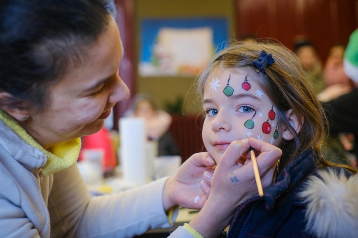 Le moment préféré des enfants est célébré par les CMCAS de diverses manières, Photo : village de Noël de la CMCAS Loire-Atlantique Vendée, décembre 2022. ©Charles Crié/CCAS