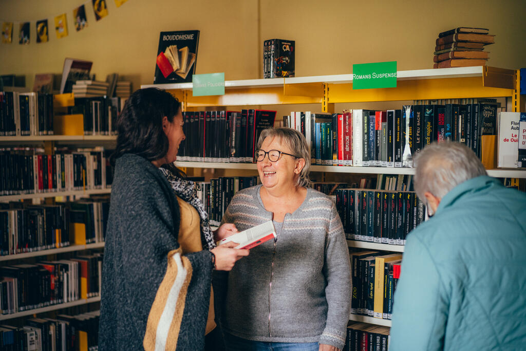 Marie-Claude Semper, permanence à la bibliothèque de la CMCAS Agen, février 2024.