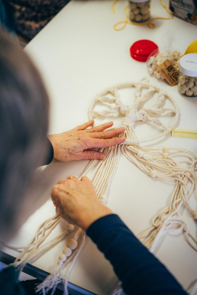 Loisirs créatifs à la CMCAS Agen. Après-midi convivial avec les inactifs, février 2024.