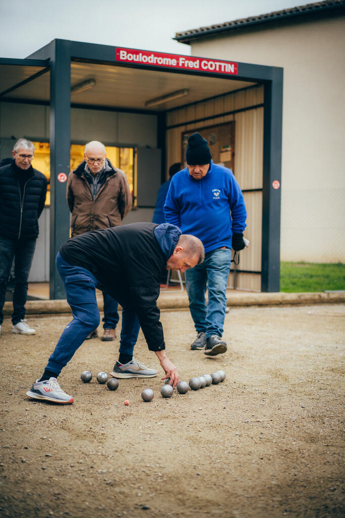 Section pétanque de la CMCAS Agen. Après-midi convivial avec les inactifs, février 2024.