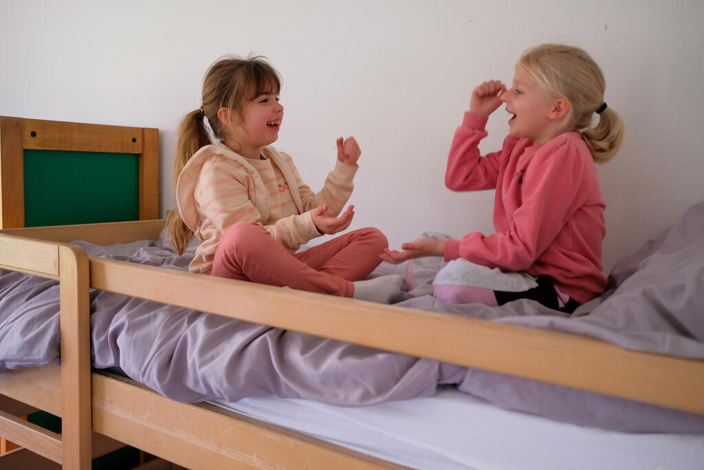 Se faire des copines et des copains en peu de temps est un défi relevé facilement par les enfants dès les plus jeune âge lors de la mini-colo organisée par la CMCAS Caen début avril 2024.