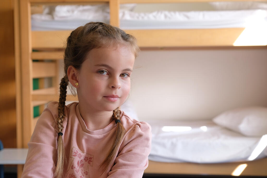 Candice, 8 ans, lors du week-end comme en colo organisé par la CMCAS Caen début avril 2024. ©Charles Crié/CCAS