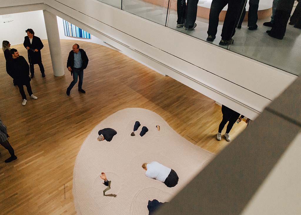 Dans l'exposition "Demain est annulé", à voir à Paris jusqu'au 29 septembre 2024, 23 artistes français et internationaux explorent la notion de sobriété dans un contexte de crise climatique mondiale. ©Éleonore Chellini/ Fondation EDF