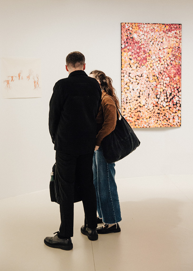 Dans l'exposition "Demain est annulé", à voir à Paris jusqu'au 29 septembre 2024, 23 artistes français et internationaux explorent la notion de sobriété dans un contexte de crise climatique mondiale. ©Éleonore Chellini/ Fondation EDF