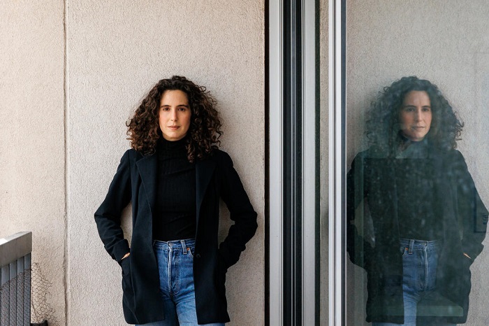 Actrice et réalisatrice française aux origines algéro-palestiniennes, Lina Soualem est la marraine de l’édition 2024 de Visions Sociales. Ses deux films, 