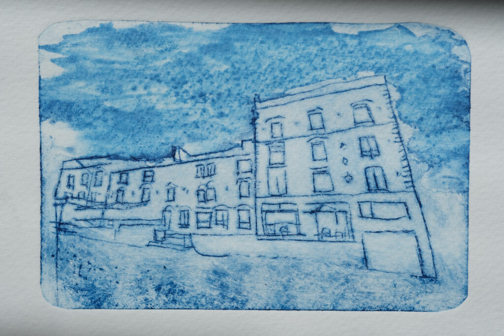 [En images] À Morgat, la carte postale reprend vie | Journal des Activités Sociales de l'énergie | 148312 RC3A9sidenceartistique22cartespostales22C3A0Morgat C3A9tC3A92024