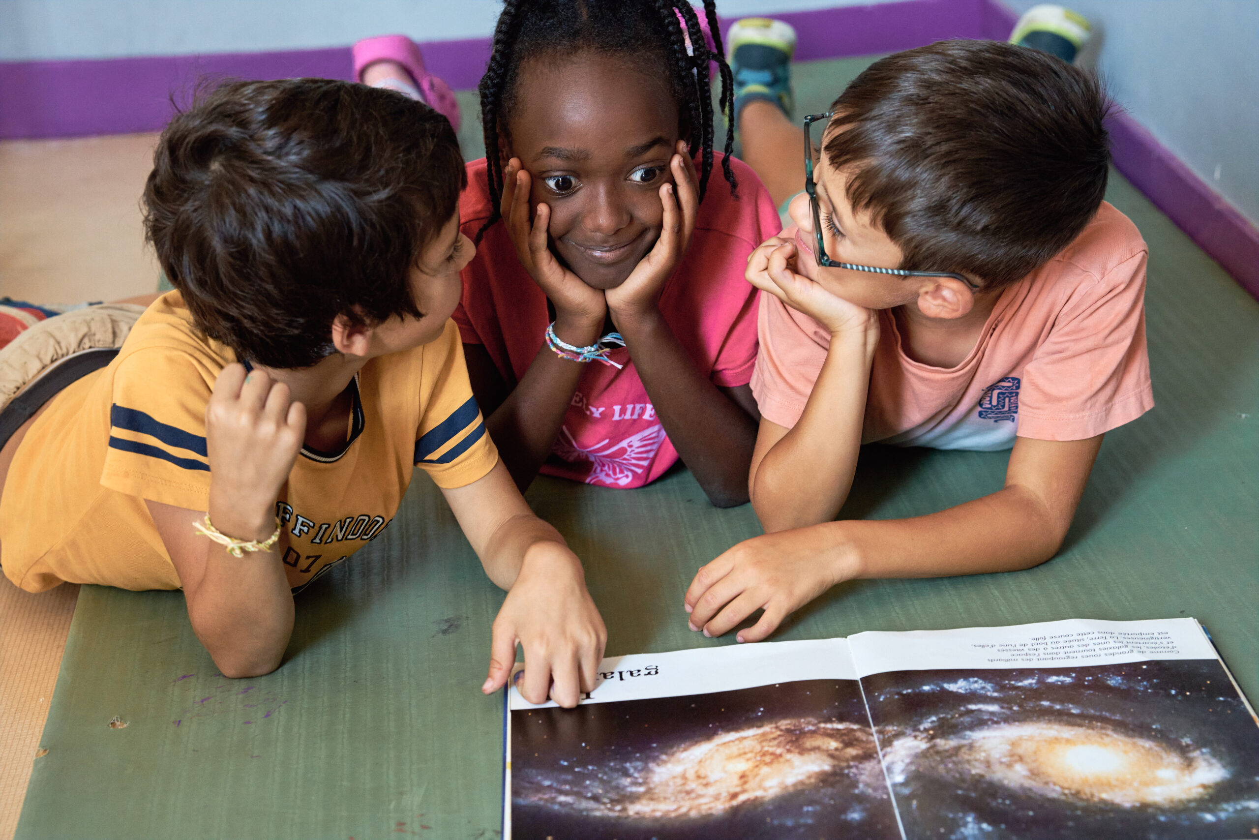 À La Durie (Loire) en août 2024, un séjour thématique « À la conquête des étoiles invitaient les 6-8 ans à s’initier… à l’astronomie ! Une passion qui rassemble et réunit, pour un séjour sous le signe de l’égalité.